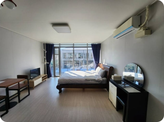 A room with a beautiful view and floor-to-cei 1th image