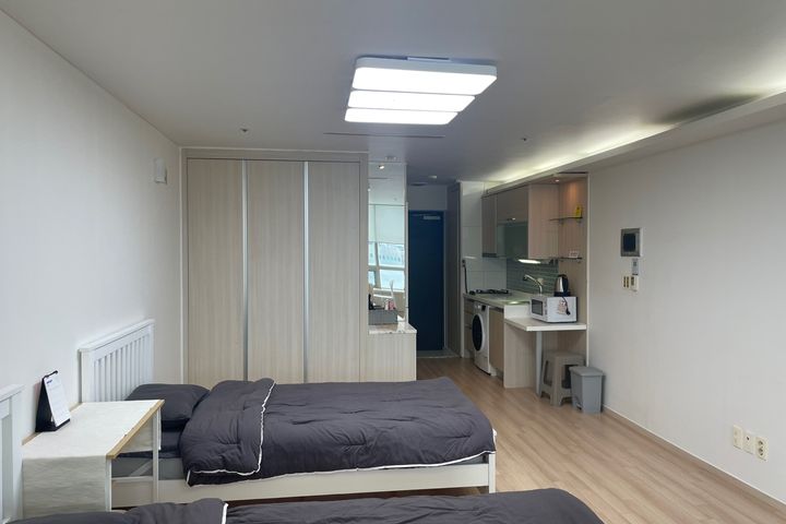🎯 Fully furnished and remodeled apartment in 3th image