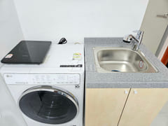 Clean studio apartment in a triple station ar 7th image