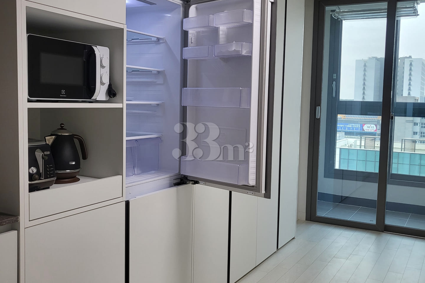 Top floor in front of the city hall in Sinbul 7th image