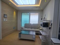 Clean Gaebong-dong unit with a small terrace 9th image