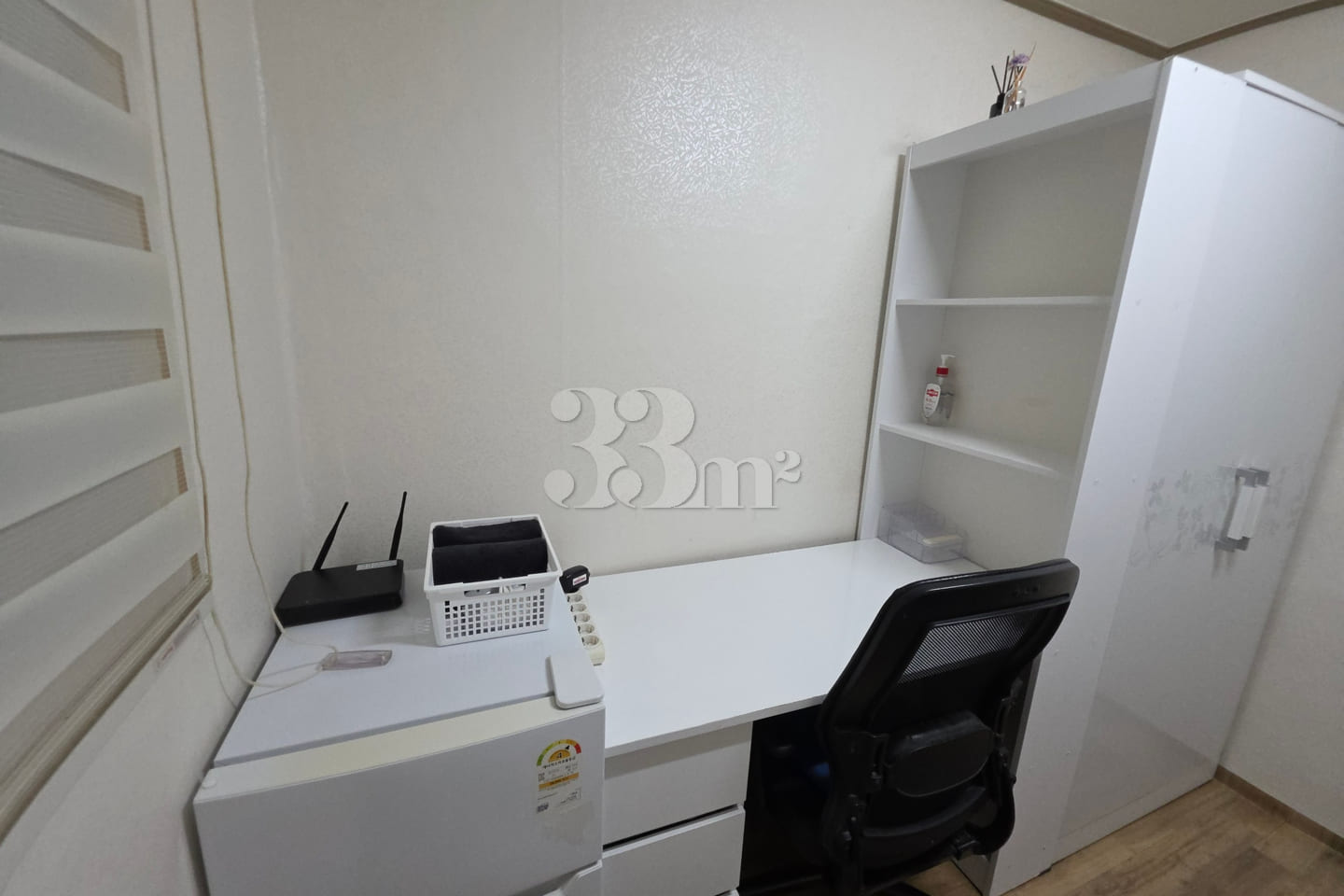 Room 205 10th image