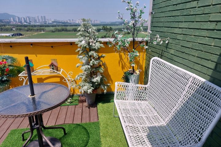 My own romantic rooftop hideout 2th image
