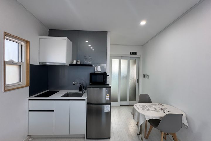 Studio-type private pension, Building A 6th image