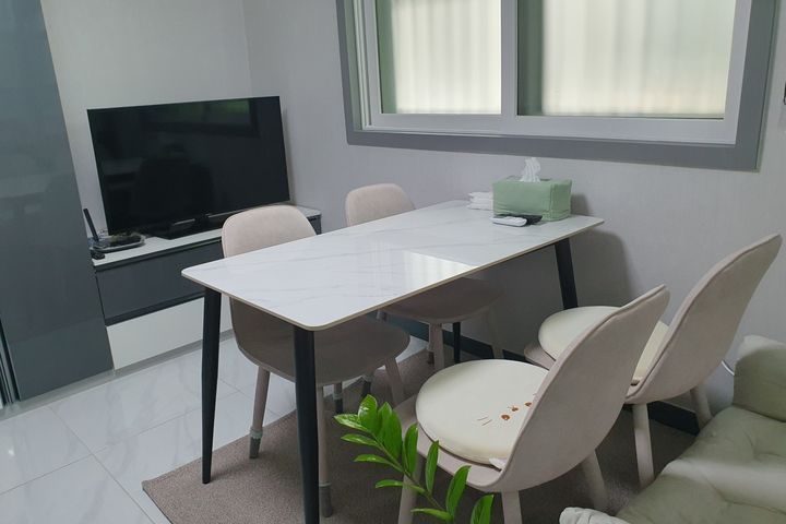 Newly built 1.5-room apartment in front of Du 2th image