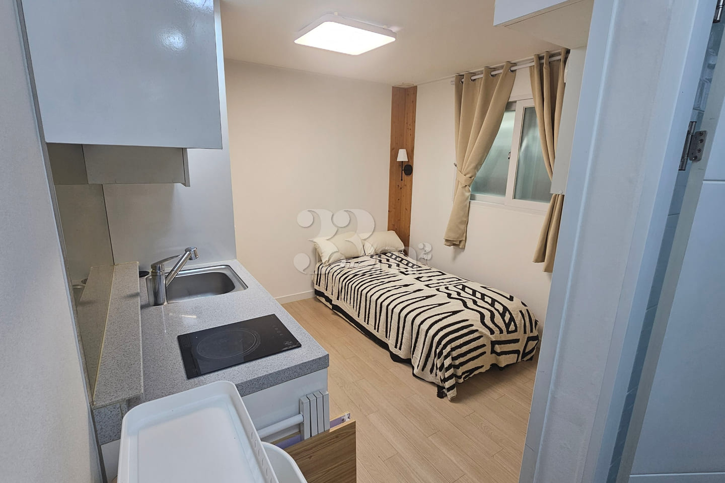 A charming, fully furnished home 1th image