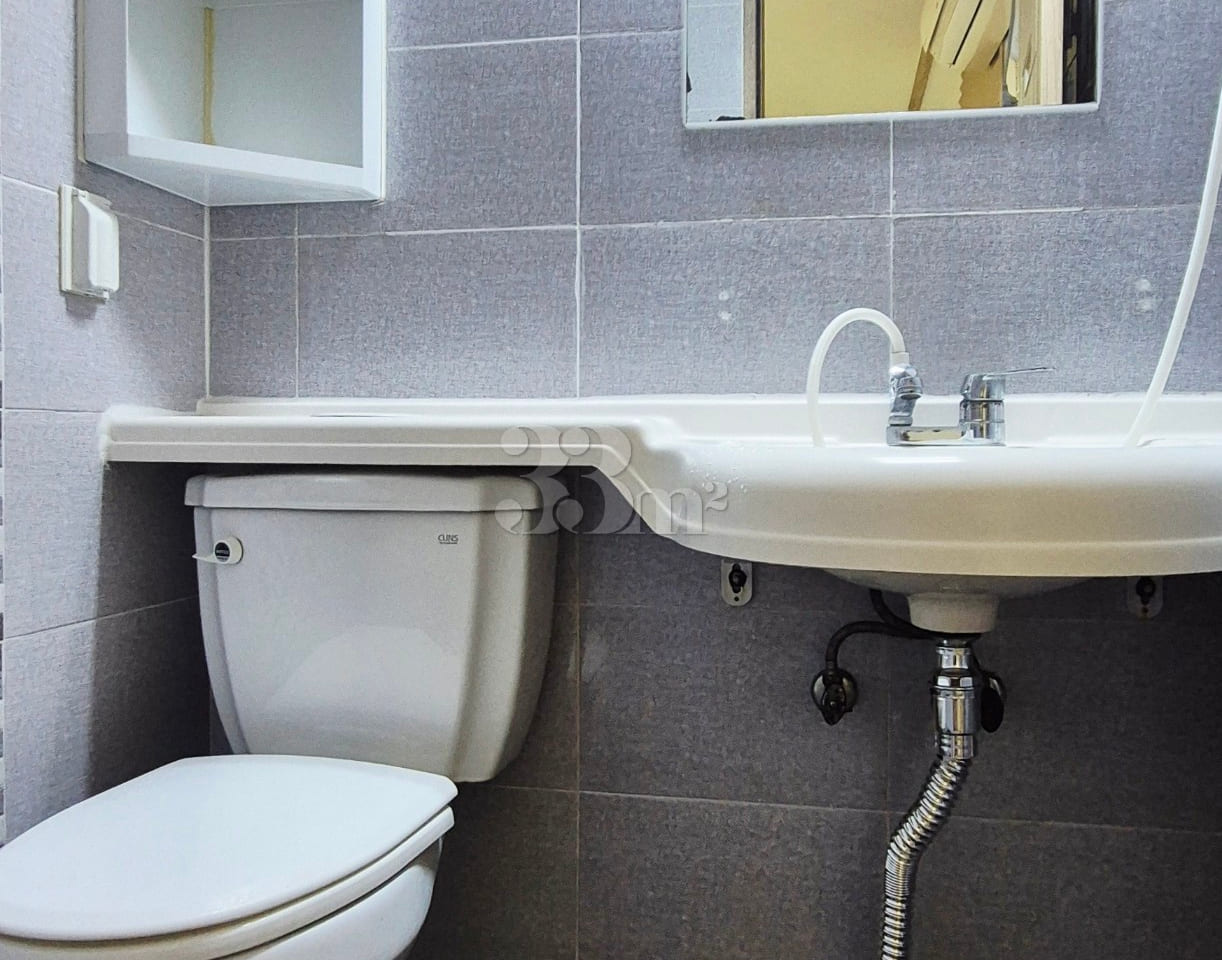 Clean, fully furnished 3-room apartment near  7th image