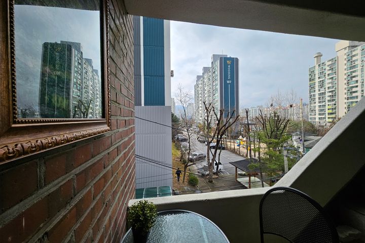 Pleasant two-room apartment for rent in Uijeo 12th image