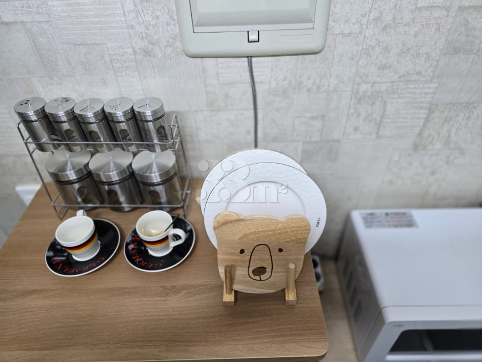 Pretty white room near Daiso 5th image