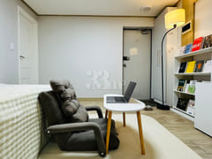 Women-only, fully furnished apartment near th 2th image
