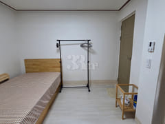 Studio apartment, 2-minute walk to Jeonbuk Na 0th image