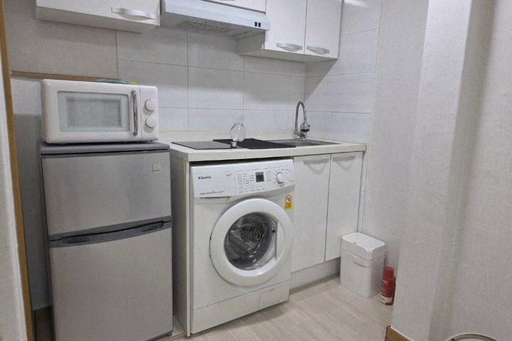 A room with excellent transportation links an 3th image