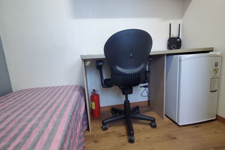 Fully furnished, women-only accommodation nea 4th image