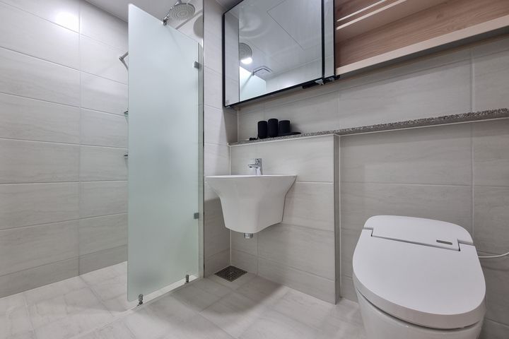 Newly built, fully furnished unit with a view 11th image