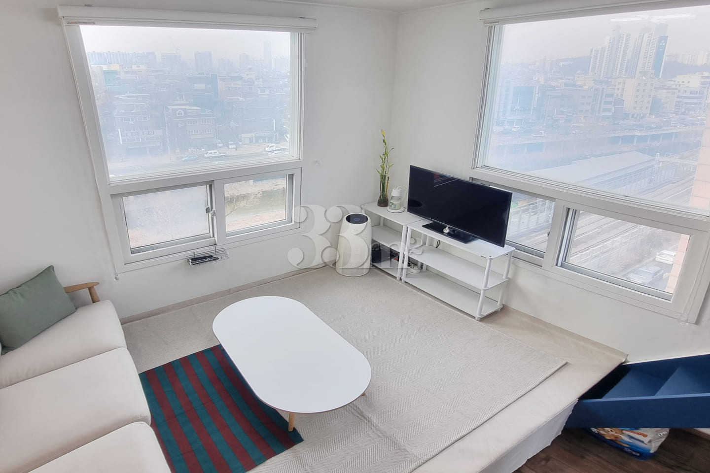 White & pleasant space! 1th image