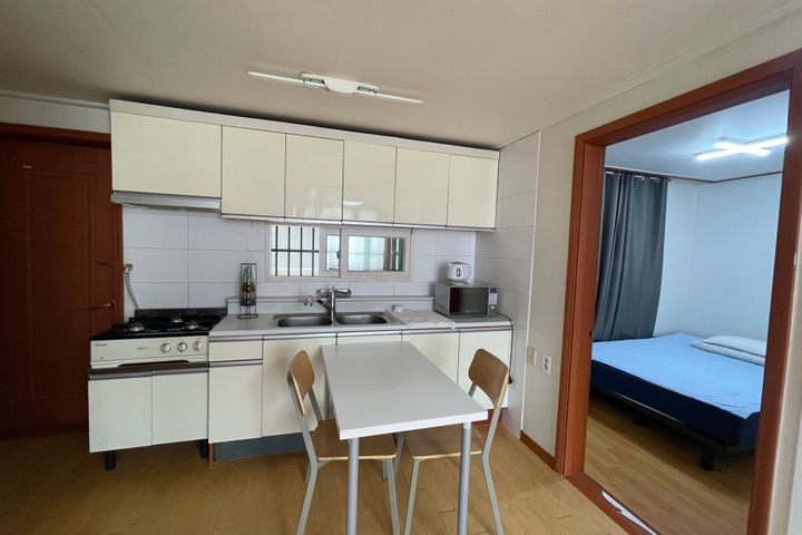 5 minutes from Hongdae/Yeonnam-dong (2 rooms) 3th image