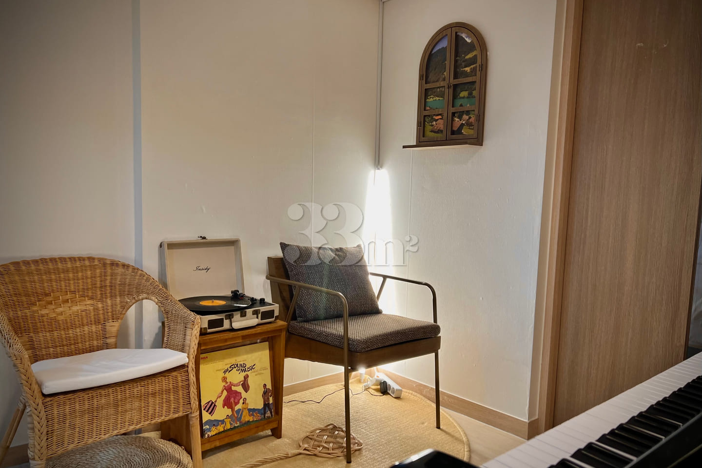 3 Bedrooms / 2 Bathrooms / Parking / Convenie 4th image