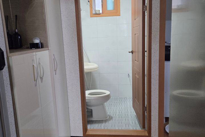 A quiet, comfortable, and spacious room 1th image