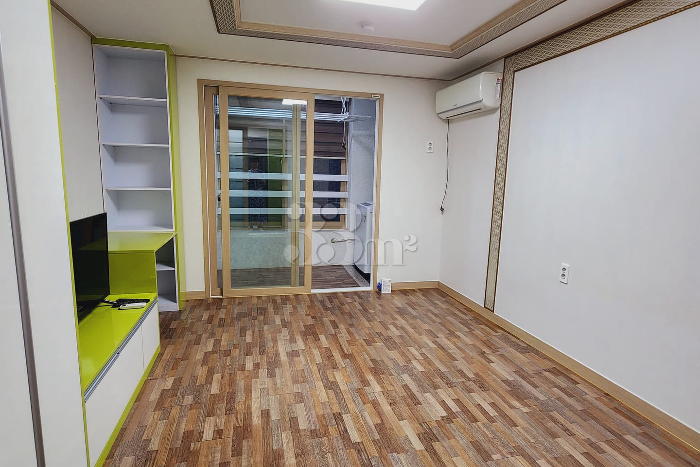 One-room apartment with a separate room near  1th image