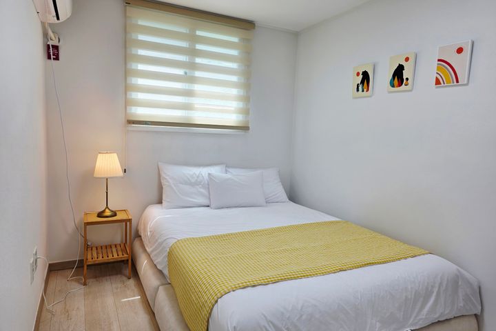 Three-room apartment in the prime location of 17th image