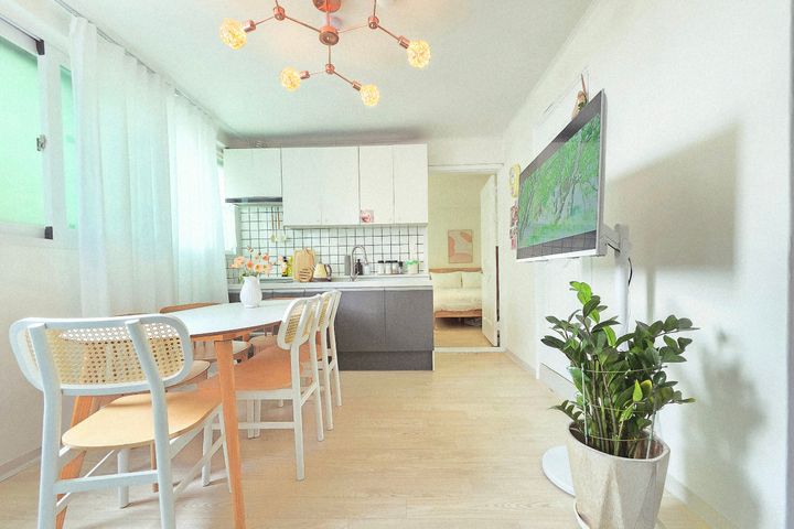Commercial and residential building in Seongs 15th image
