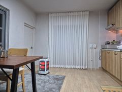 A quiet house with a spacious yard. 2th image