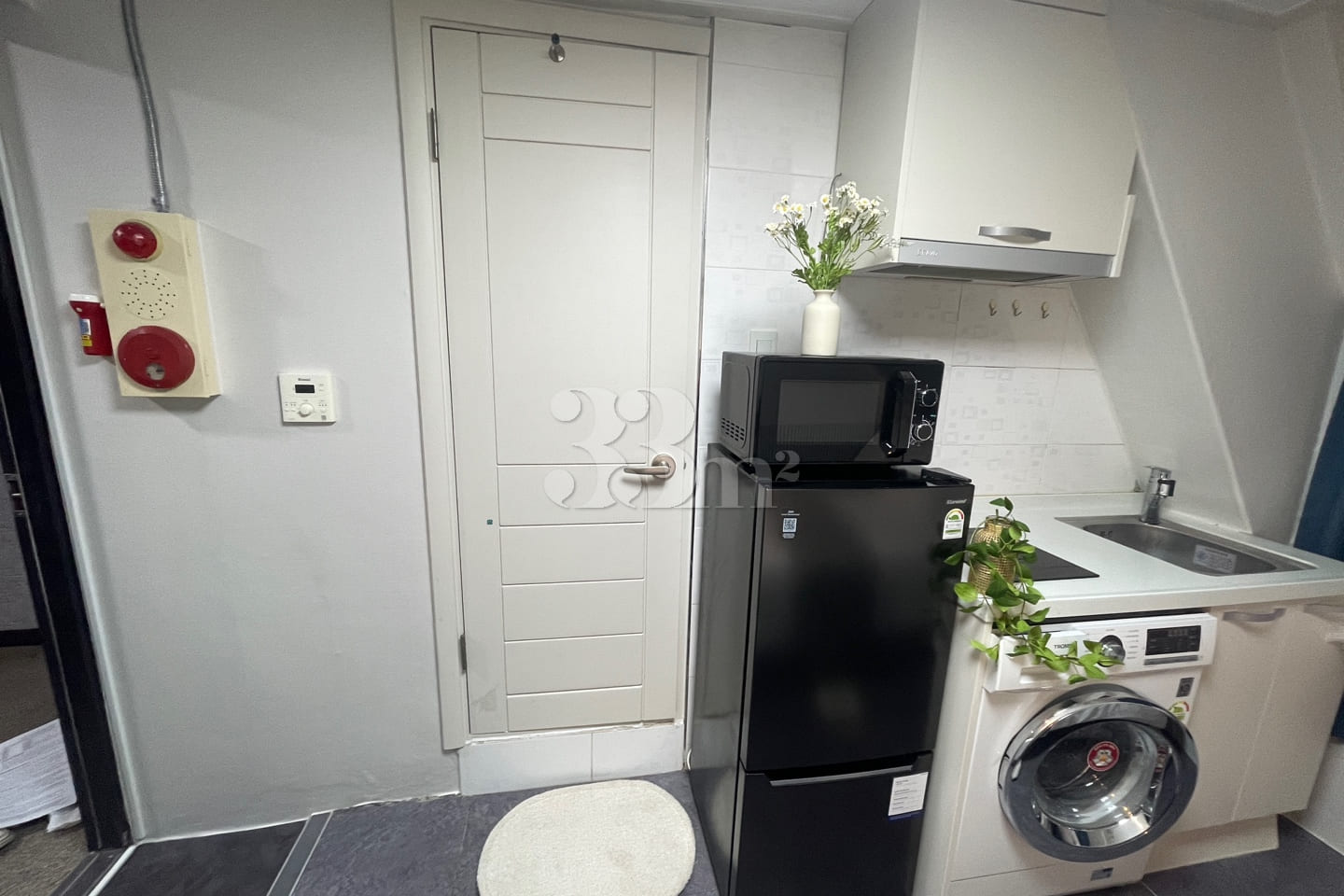 Raum Suite 502 12th image