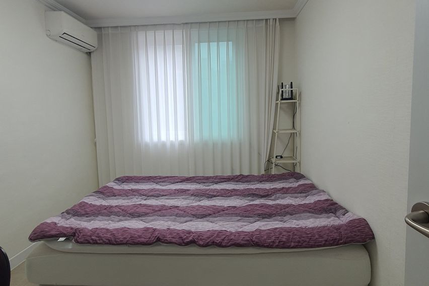 Minimalist Detached House 2th image