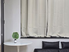 Spacious Room (Sleeps 3) > 1 Minute from Term 13th image