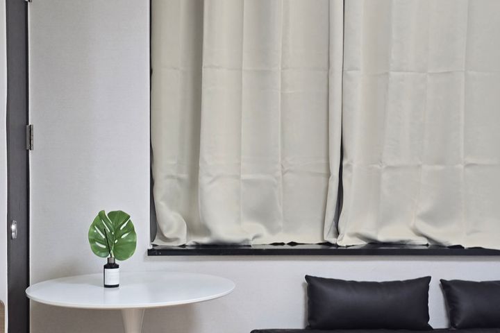 Spacious Room (Sleeps 3) > 1 Minute from Term 13th image
