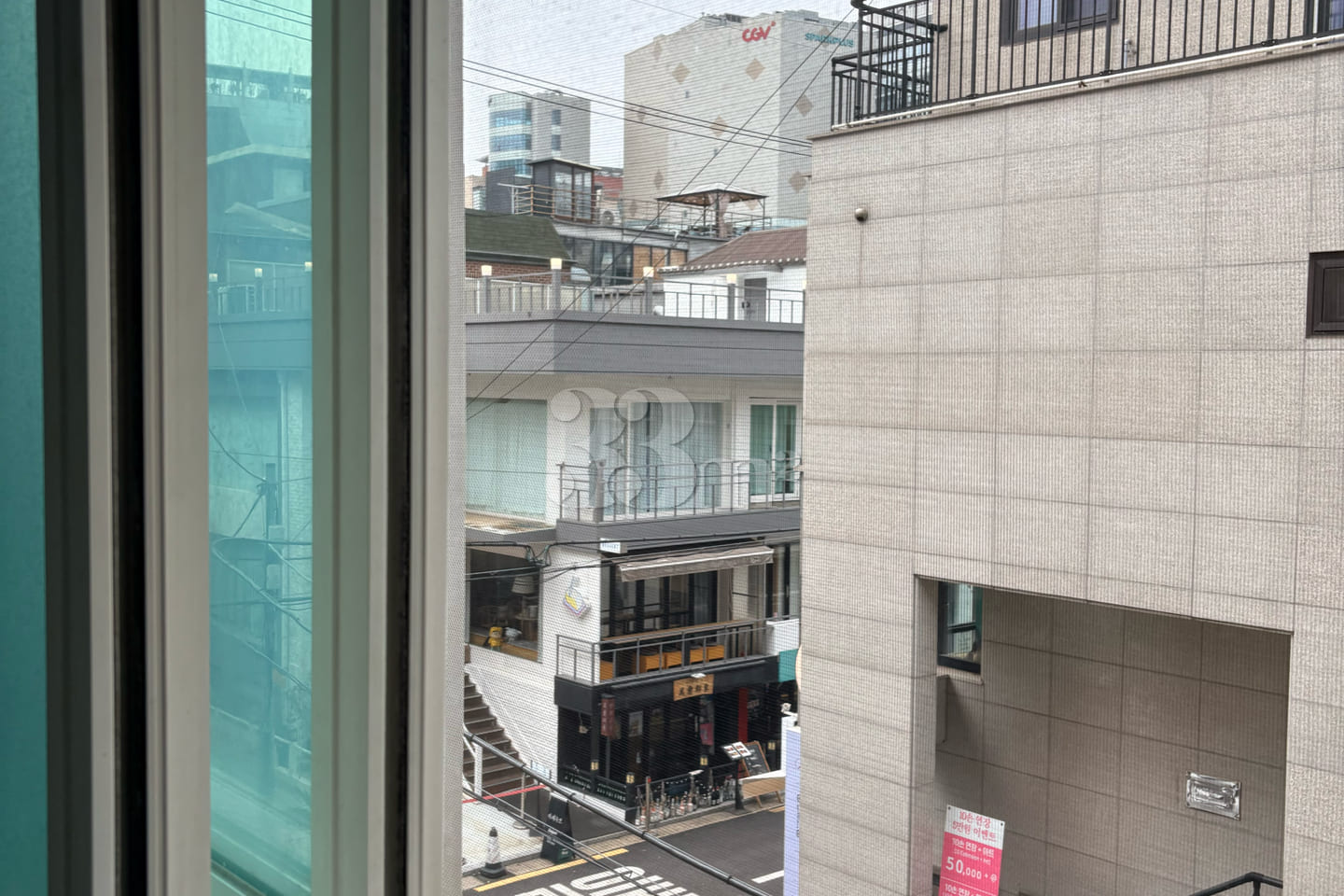 3 min from Hongik Univ. Station - R31 15th image