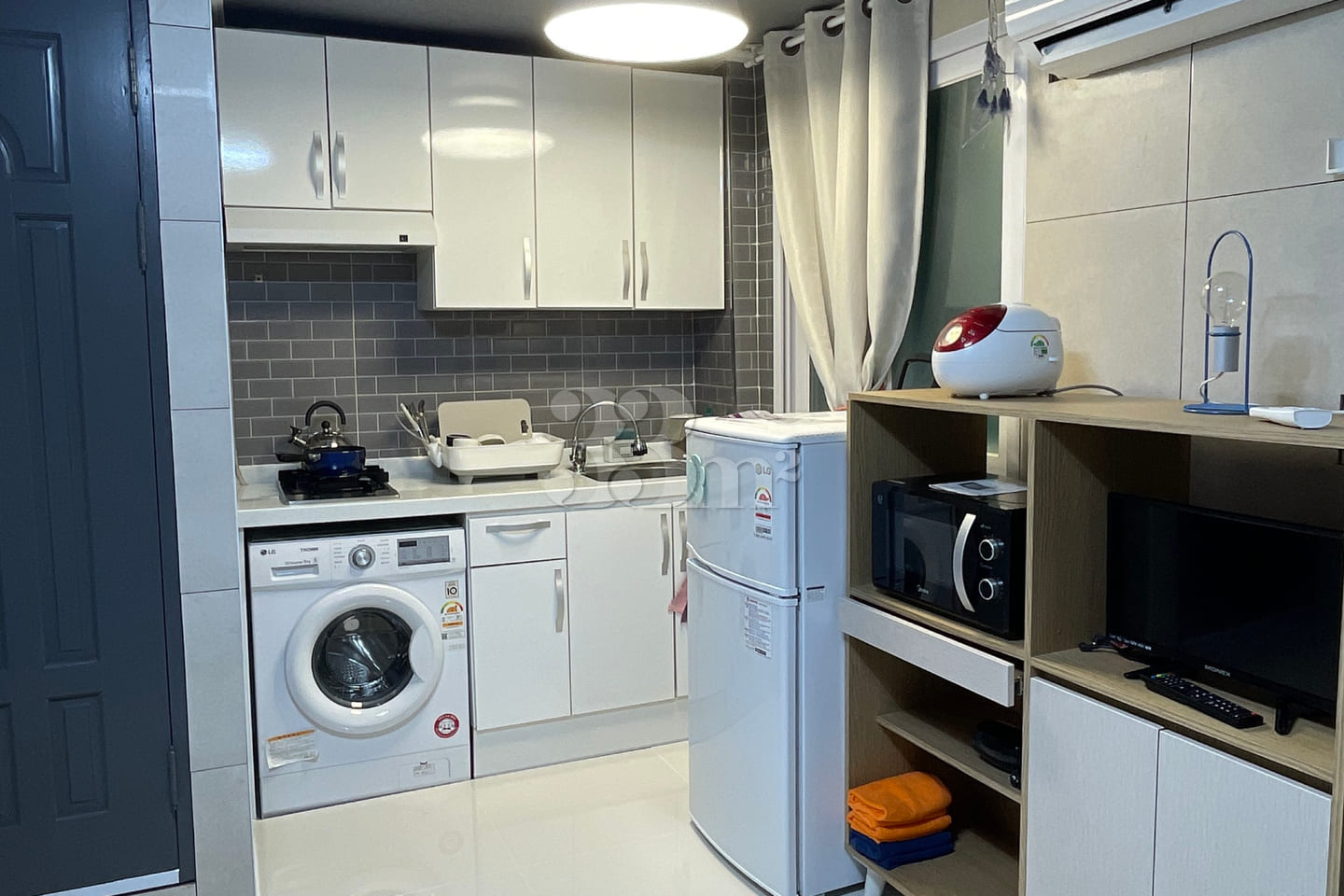 Neat studio apartment 0th image
