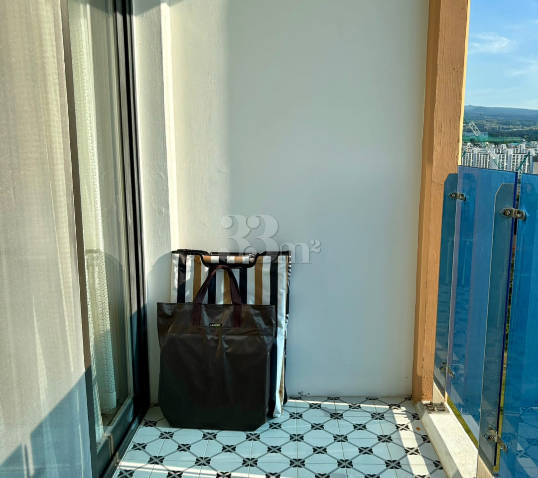 stay Small Room π
Aesthetic Accommodation 14th image