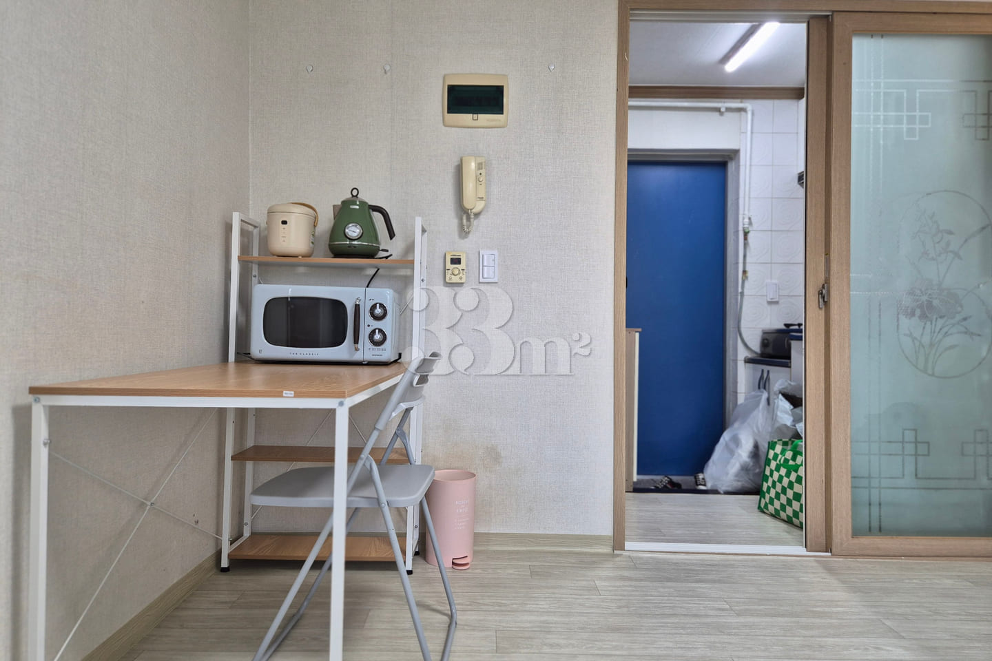A sun-drenched room. 3th image