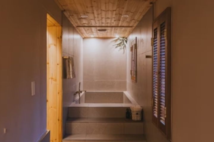 Fully furnished home with a Jacuzzi 3th image