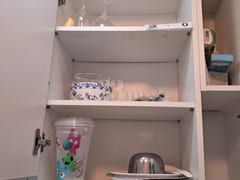 A clean house near Starbucks. 14th image