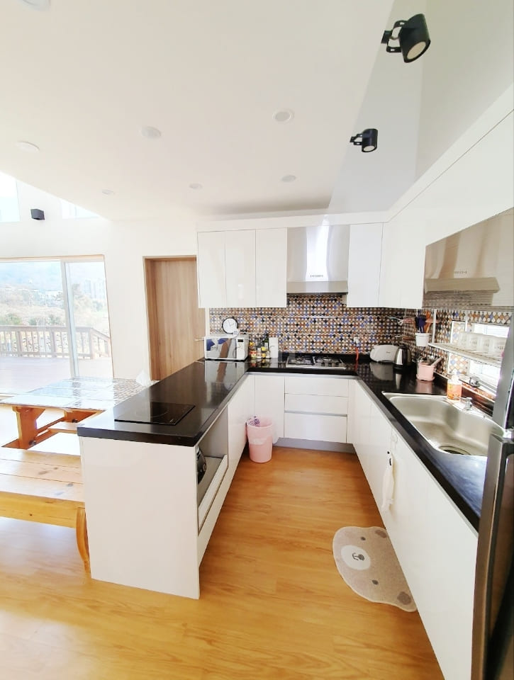 3 minutes to the beach, pet-friendly (one-mon 8th image