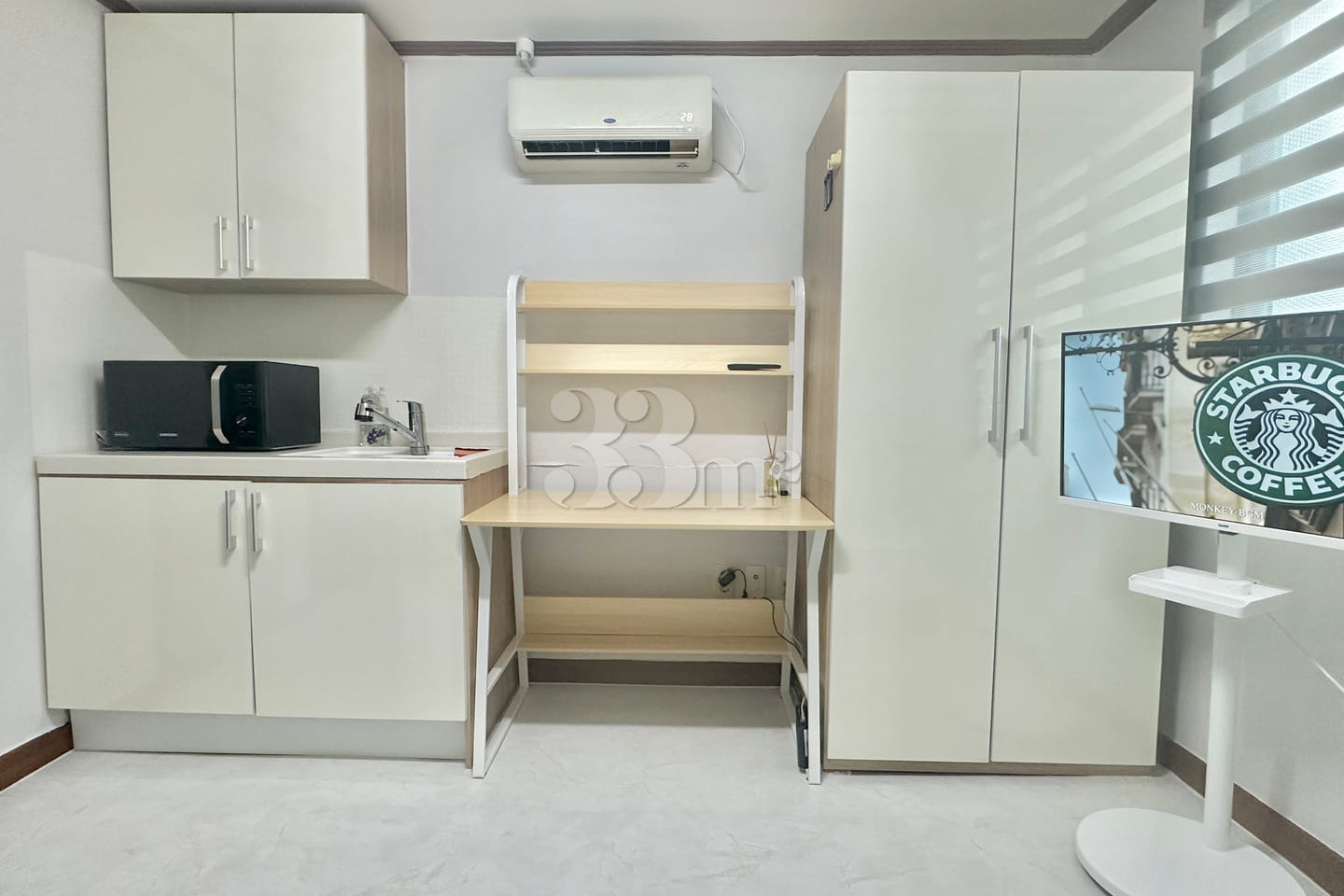 Fully furnished studio with an elevator. 5th image