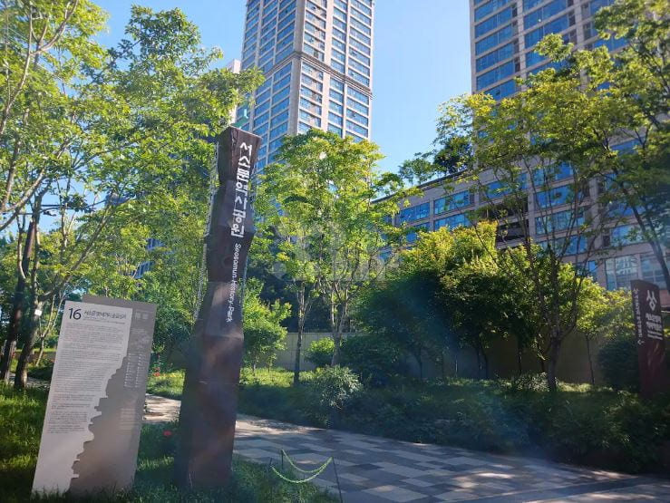 야경과 공원이 보이는방 1번째 이미지