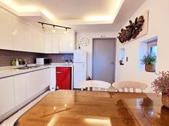 Spacious rooms and ocean views. 4th image
