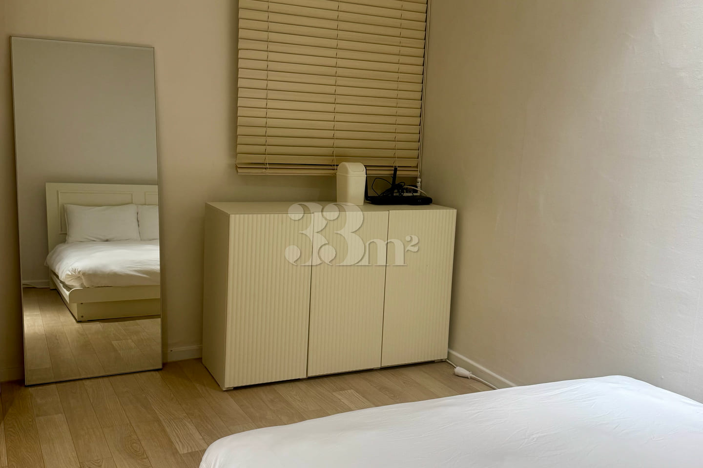 🏙️ Spacious 2-room unit right next to the st 6th image