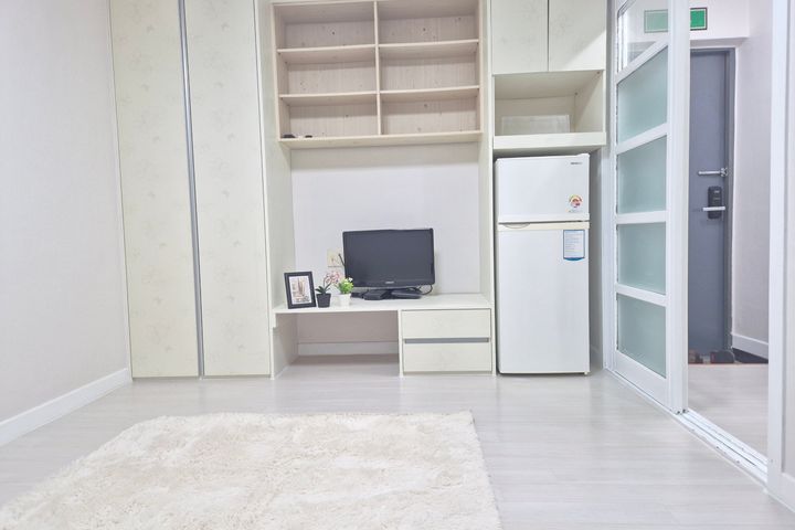 Suwon Mangpo, 1-room apartment right next to 4th image
