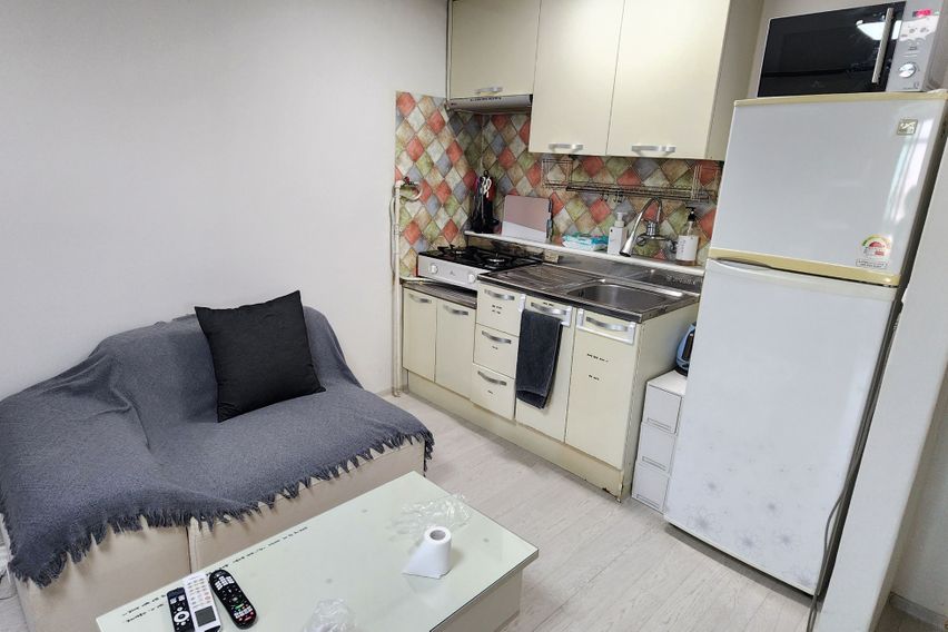 11-story building next to the industrial comp 1th image