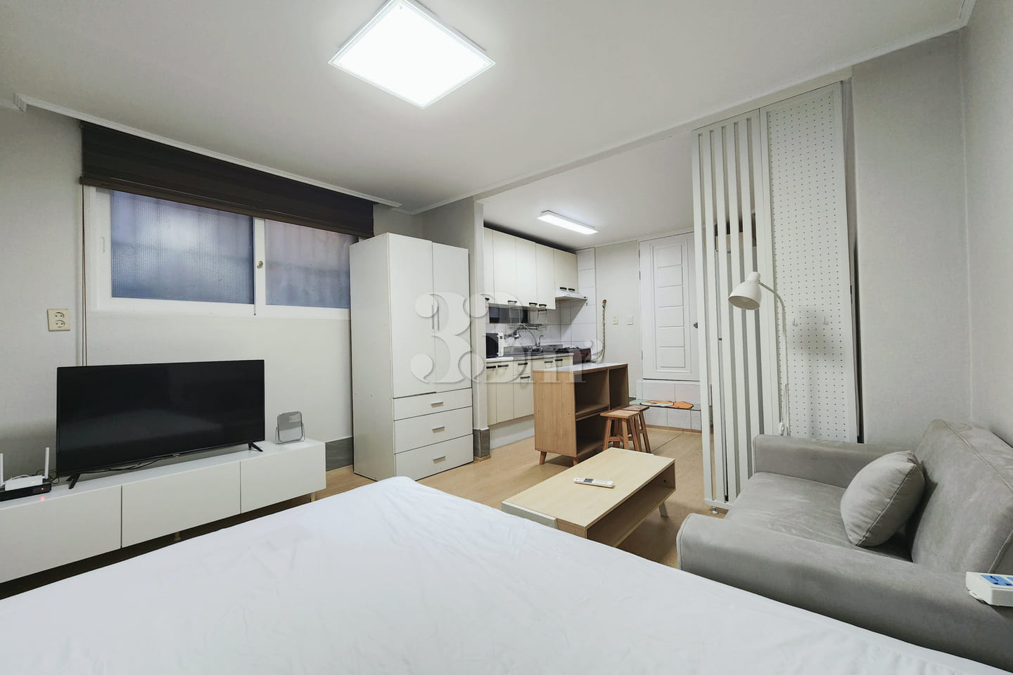 Fully furnished studio, 7-minute walk from Se 9th image