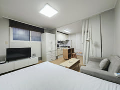 Fully furnished studio, 7-minute walk from Se 9th image
