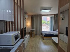 5 minutes from Gasan Station. Room with a ter 17th image