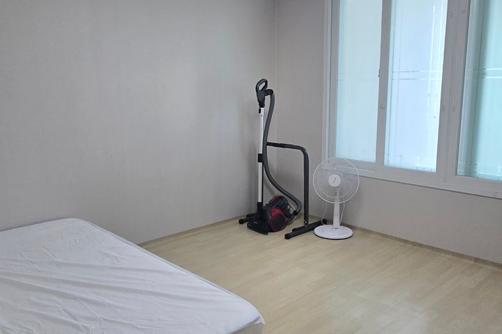 Two-bedroom apartment 8th image