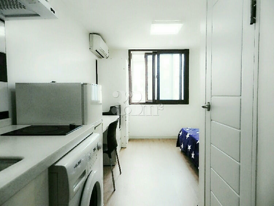 Intern-only accommodation, single room 6th image