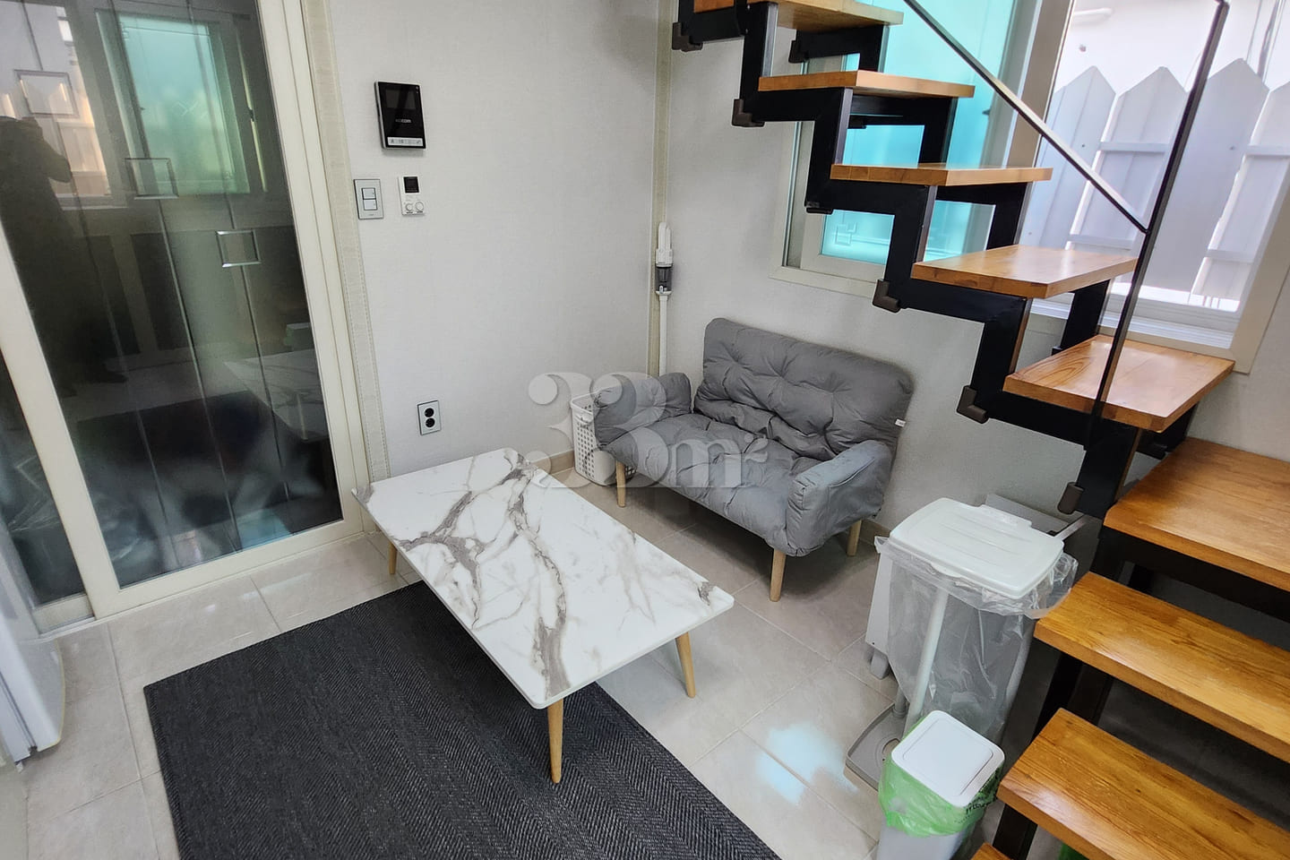 Clean duplex on Gallidan Street 2th image