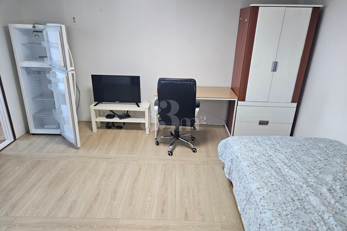 Premium Solid Wood Bed for a Restful Sleep 0th image